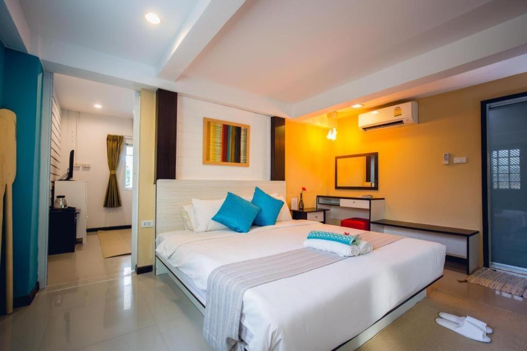 Anchor Boutique House Hotel Patong Buitenkant foto