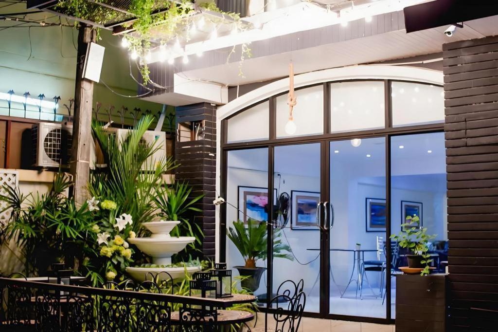 Anchor Boutique House Hotel Patong Buitenkant foto